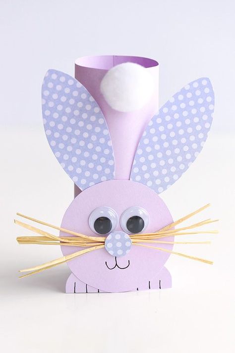 This list of simple Easter crafts for kids is absolutely adorable! From egg carton chicks to cotton ball bunnies there are tons of Easter craft ideas here! Napkin Bunny, Bunny Favors, Diy – Velikonoce, Paper Plate Crafts For Kids, Fun Easter Crafts, Easy Easter Crafts, Easter Bunny Crafts, Paper Roll Crafts, Paper Plate Crafts