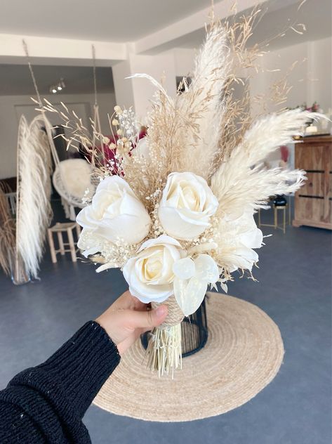 Bridal bouquet of dried flowers and artificial roses Plug for the groom included Bridesmaid Bouquet Champagne, Cream Wedding Decor, Peonies And Pampas Bouquet, Pampas Bouquet, Boho Chic Bouquet, White Rose Centerpieces, Grass Centerpiece, Elegant Wedding Bouquets, Love Story Wedding