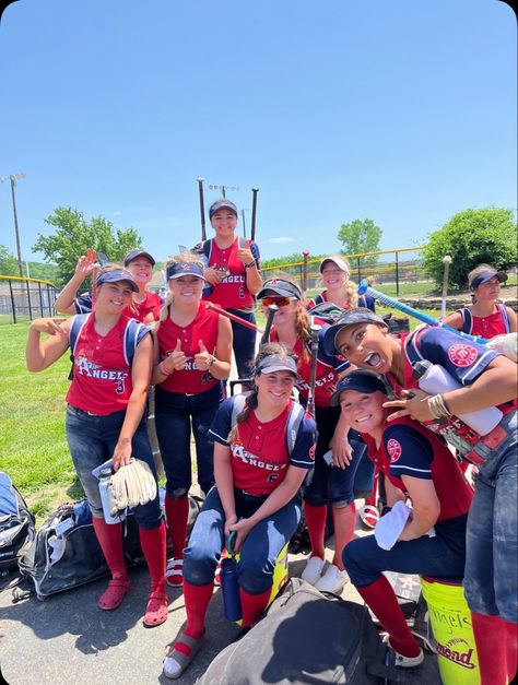 Softball Preppy, Soft Ball Aesthetic, The Spins By Mac Miller, Highschool Softball, 12u Softball, Preppy Softball, Softball Aesthetic, Softball Poses, Kids Softball