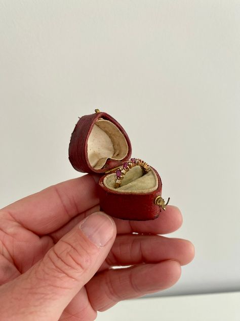 Victorian Leather Antique ring Box. Vintage Heart Shaped Ring Box. Small Vintage Jewellery Box. Antique Jewelry Box. Old Jewelry Case. Ring Box Vintage, Victorian Jewelry Box, Antique Ring Box, Heart Shaped Ring, Antique Rings Vintage, Vintage Ring Box, Jewellery Business, Antique Jewelry Box, Antique Ring