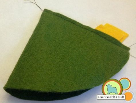 Elf Hat Diy, Felt Elf Hat, Felt Elf, Elf Style, Elf Crafts, Elf Shirt, Hat Tutorial, Felt Craft, Buddy The Elf