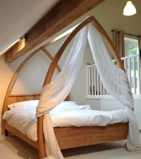 Four Poster Bed With Curtains, Four Post Bed, 4 Poster Bed, Oak Headboard, Beds Modern, Poster Beds, Upholstered Headboards, Luxury Materials, Four Poster Bed