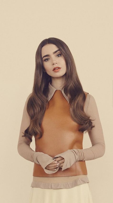 Emily In Paris Outfits, Lily Collins Style, Emily In Paris, Girl Celebrities, Model Face, Lily Collins, Celebrity Look, Style Icons, A Woman