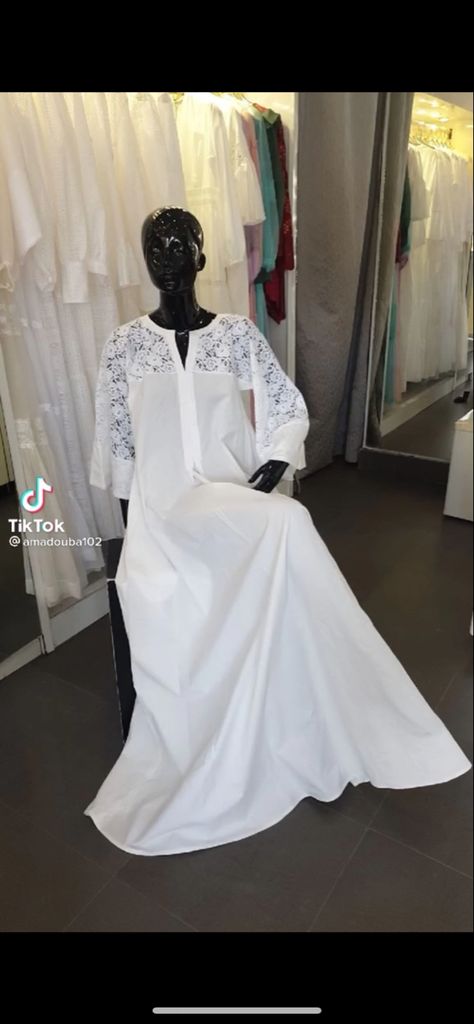 White Boubou, Kaftan Styles, Long Kaftan Dress, White Kaftan, Elie Saab Couture, African Maxi Dresses, Long Kaftan, Maternity Gowns, Maxi Styles