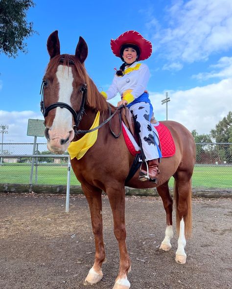 Fancy Dress Horse And Rider, Horses Dressed Up For Halloween, Matching Halloween Costumes With Horse, Cute Horse And Rider Costumes, Halloween Costumes With Your Horse, Costume Ideas For Horse And Rider, Horse And Rider Halloween Costumes Diy, Halloween Costume With Horse, Chestnut Horse Halloween Costumes