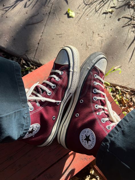 Maroon Converse Aesthetic, Wine Red Converse, Red Converse Outfit Men, Maroon Converse Outfit, Coloured Converse, Dark Red Converse, Converse Maroon, Red Converse Outfit, Burgundy Converse