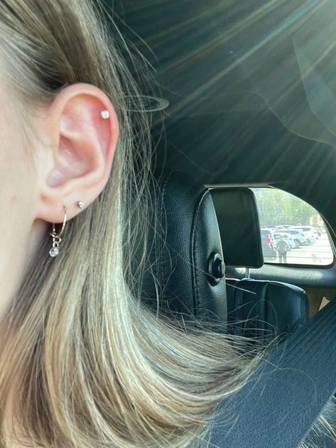 Double And Cartilage Piercing, Doubles With Cartilage, Two Lobe Piercings And Cartilage, Double Lobe And Cartilage Piercing, Doubles And Helix Piercing, Cartilage Piercing Aesthetic, Double Piercing And Cartilage, Double Piercing With Cartilage, Cartalige Piercing