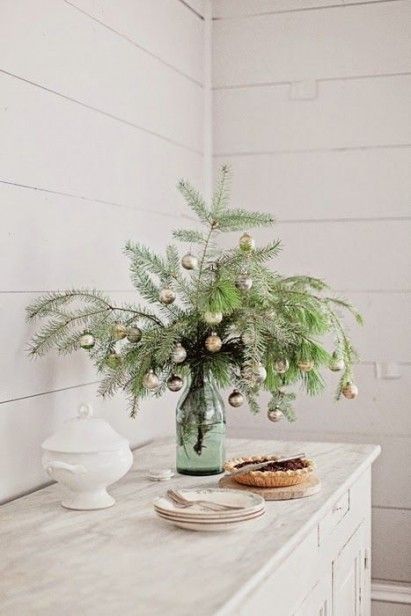 Natal Country, Tiny Christmas Trees, Dreamy Whites, Little Christmas Trees, Navidad Diy, French Farmhouse, Noel Christmas, Holiday Inspiration, Diy Christmas Tree