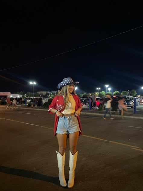 Usa Theme Outfit Spirit Week, American Theme Outfit, Western July 4th Outfit, America Themed Outfit, Usa Concert Outfits, American Spirit Week Outfits, Cowgirl 4th Of July Outfit, American Cowgirl Outfits, 4th Of July Concert Outfit