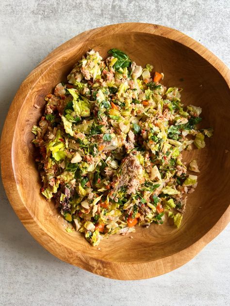 Chopped Tuna Salad - Something Nutritious Chopped Tuna Salad, Peanut Butter Salad, Tuna Lunch, Tuna Salad Sandwich, Pistachio Pesto, Paleo Banana, Romaine Lettuce Salad, Easy Lunch Recipes, Beet Salad