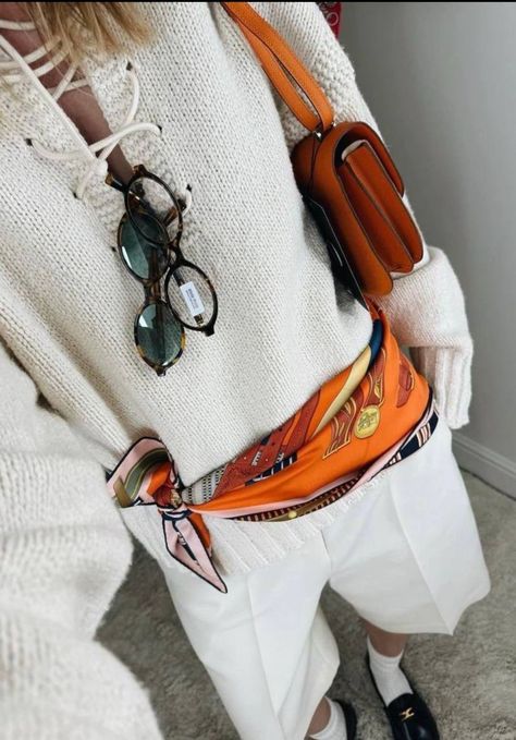 Hermes Scarf Outfit, Moda Grunge, Friday Outfit, Ways To Wear A Scarf, Scarf Outfit, City Outfits, Estilo Preppy, Jacket Outfit, Outfit Inspiration Fall