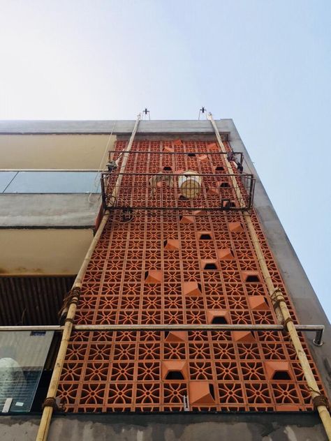 Jaali Terracotta Jaali Design, Brick Jaali Design, Jaali Facade, Terracotta Jali, Courtyard Architecture, Minimalist Building, Facade Brick, Wall Facade, Terracotta Design