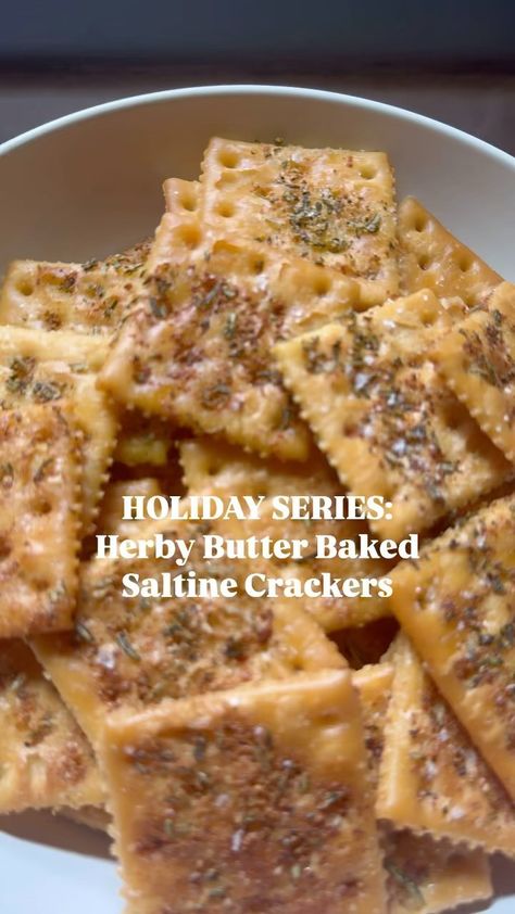 HOLIDAY SERIES: Herby Butter Baked Saltine Crackers 🎄🍞 The holidays are what I live for!! So happy that it’s my favorite time of year - for delicious food, drinks and time with family. Speaking of - My love of saltines knows no bounds. So when I tell you these are addictive, I really mean it. A true WOW factor for any appetizer! They can stand alone, be served alongside dips, or even given as an edible gift! DEEEEELISH. Stay tuned for this series! I will be dropping 4-5 recipes a week until Appetizers With Saltine Crackers, Saltine Appetizers, Savory Christmas Treats Food Gifts, Savory Holiday Treats, Saltine Cracker Dessert, Saltine Cracker Recipes Seasoned, Saltine Recipes, Savoury Christmas Snacks, Christmas Savory Snacks