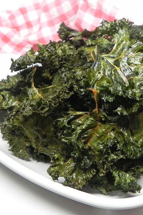 Recipes For Kale, Roasted Kale Chips, Kale Chip, Chip Recipe, Microwave Bacon, Kale Chip Recipes, Vegetable Chips, Salt And Vinegar, Homemade Crackers