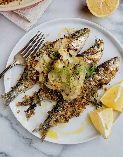 Baked Sardines with Fennel and Breadcrumbs Curry Plating, Baked Sardines, Sardine Recipe, Sardine Recipes Canned, Portuguese Sardines, Sally Fallon, Seafood Meals, Sardine Recipes, Cooking Stuff