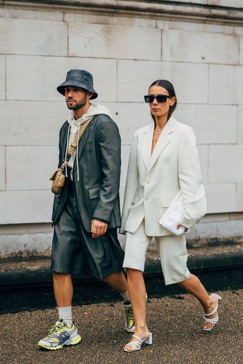 PFW Day 3 Couple Style Fashion Outfits, Couple Streetwear, Plunging Dress, Date Night Fashion, Lana Condor, Couple Fits, Fashion Week Spring 2020, Stylish Couple, Paris Fashion Week Street Style