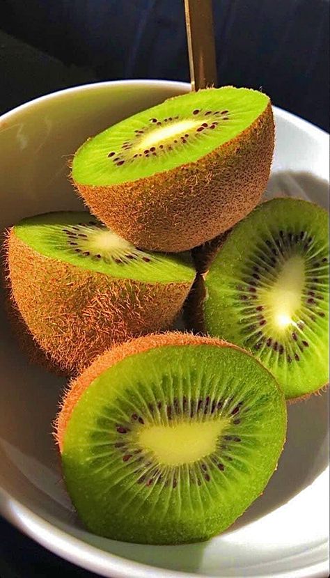 Kiwi Fruit Photography, Madi Aesthetic, Kiwi Aesthetic, Nutrition Aesthetic, University Application, Pretty Fruit, Fruit Pictures, Kiwi Berries, Aesthetic Fruit