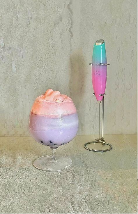 dr.jams_n_food on Instagram: Who wants this freshness?! Taro is my favorite boba tea flavor. And whipped strawberry syrup on top is divine! Thank you @zulay_kitchen for… Taro Recipes, Boba Tea Recipe, Tea Drink Recipes, Boba Pearls, Drink Recipes Nonalcoholic, Starbucks Inspired Ice Coffee, Strawberry Syrup, Get Money, Starbucks Coffee Recipes