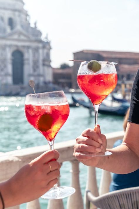 Select Spritz, Trendy Cocktails, Summer Spritz, Spritz Drink, Italian Cocktails, Three Ingredient, Negroni, Daiquiri, Aperol Spritz