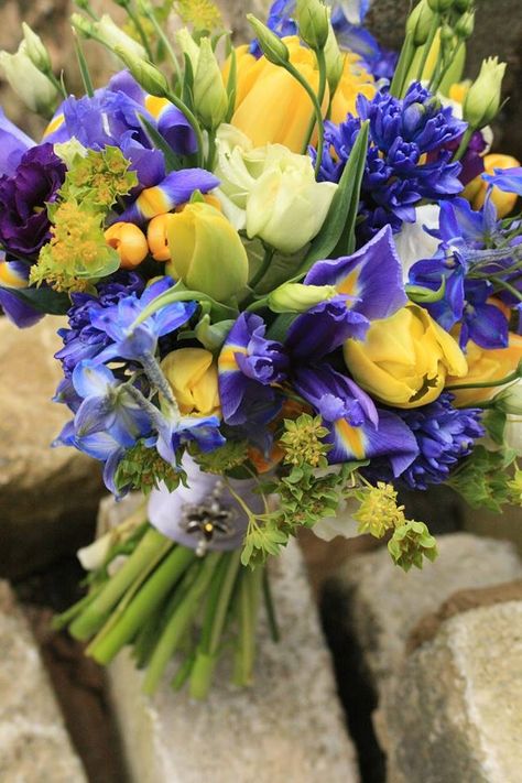 Wedding Bouquets Daffodils, Daffodil Wedding Bouquet, Daffodil Bouquet Wedding, Daffodil Wedding, Bright Wedding Bouquet, Daffodil Bouquet, Fresh Flower Arrangement, Latin Names, Everyone Is Different