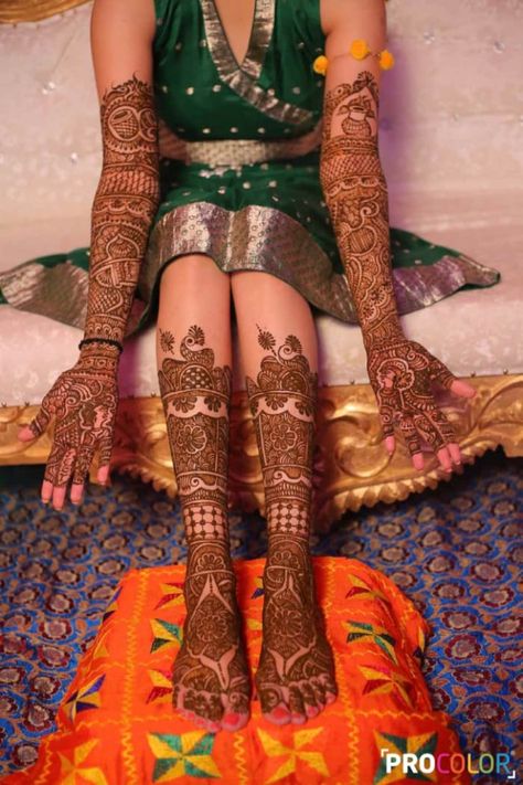 Mehandi - The Mehandi Ceremony! Photos, Punjabi Culture, Beige Color, Bridal Mehandi, Arabic Mehandi, Wedding pictures, images, Vendor credits - WeddingPlz Mehandi Shoot, Mehandi Arabic, Mehndi Designs For Wedding, Mehendi Cone, Mehandi Ceremony, Wedding Mehndi Design, Mehandi Wedding, Bridal Mehendi Designs Wedding, Arabic Mehandi