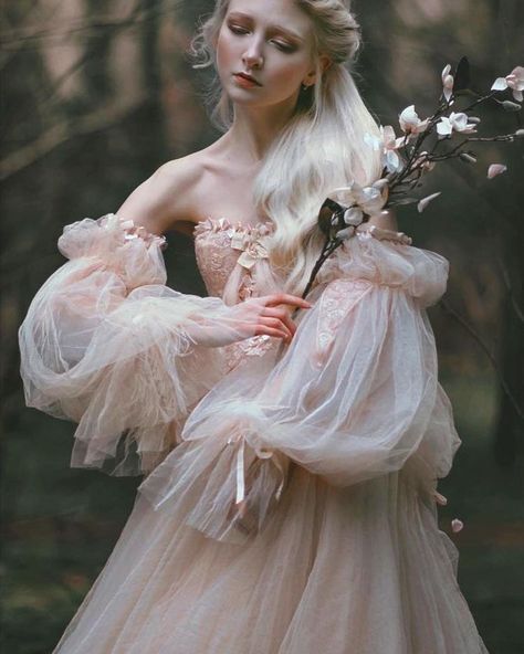 Joanne Fleming, Gaun Abad Pertengahan, Fairytale Photography, Fantasy Gowns, Fairytale Dress, Vestidos Vintage, Fantasy Dress, Fantasy Fashion, Beautiful Wedding Dresses