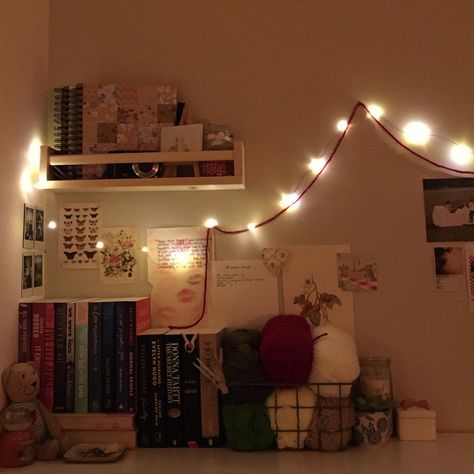 Aesthetic Evening, Ideas Habitaciones, Dorm Inspo, Uni Room, Room Deco, Room Goals, Cozy Room Decor, Aesthetic Rooms, Pretty Room