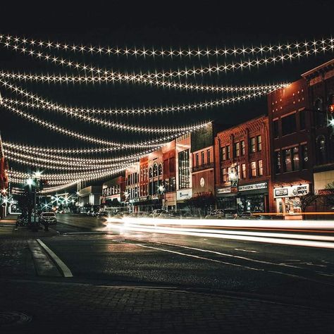 Downtown Port Huron #downtownporthuron #porthuron #downtown #porthuronmichigan #porthuronphotographer #porthuronphotography #lights… Port Huron Michigan, Michigan Photography, Port Huron, Graphic Design Flyer, Pure Michigan, Michigan, Street View, Graphic Design, Lighting