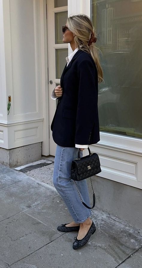 Classy Fall Outfits, Style Parisienne, Look Adidas, Estilo Indie, Fashion Vibes, Skandinavian Fashion, London Outfit, Cold Outfits, Street Style Chic