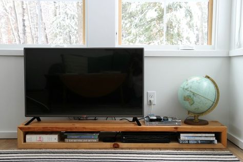 Wall Mounted Tv Ideas, Apartment Tv Stand, Diy Tv Stand Ideas, Mounted Tv Ideas, Room Tv Wall Ideas, Living Room Tv Wall Ideas, Low Tv Stand, Apartment Tv, Tv Stand Decor Ideas