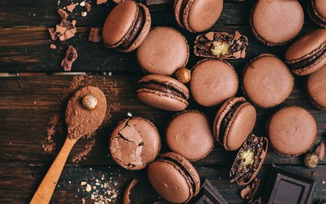 Download wallpapers chocolate macaroons, biscuits, chocolate biscuits, sweets, baked goods Chocolate Macaroons, Chocolate Macaron, Caramel Bits, Chocolate Biscuits, Macaron Recipe, Food Wallpaper, Salty Snacks, Chewy Cookie, Donut Recipes