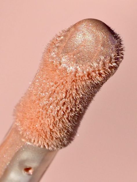 Rare Beauty Silky Touch Highlighter, Rare Beauty Branding, Rare Beauty Logo, Rare Beauty Aesthetic, Aesthetic Textures, Positive Light Liquid Luminizer, Rare Beauty Positive Light, Beauty Office, Liquid Luminizer