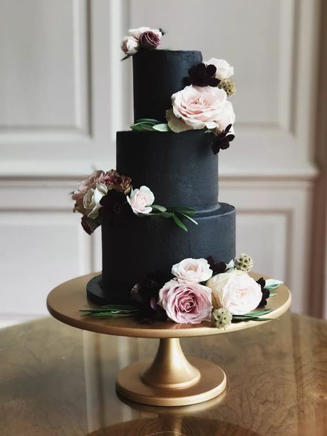 Black And White Wedding Cakes, Black Wedding Cake, Black Cake, White Wedding Cakes, Black And White Wedding, Black Wedding, White Wedding, Wedding Cake, Wedding Cakes