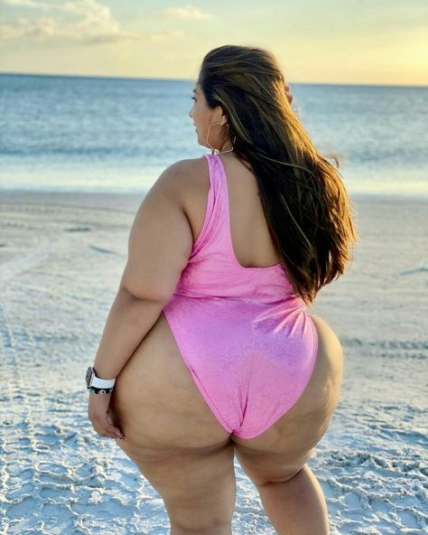 Miami Outfit, Big Women Fashion, Miami Outfits, Hot Women Dress, Big Girl Fashion, Curvy Women Outfits, Famous Fashion, Beautiful Women Over 40, Plus Size Swimsuits