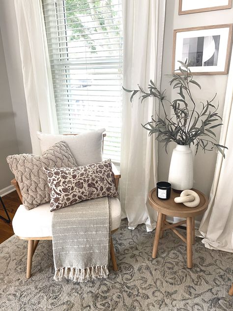 Throw Over Chair, White Airy Curtains Living Room, Small Corner Decorating Ideas Living Room, Cream Throw Blanket On Couch, Neutral Living Room Corner Sofa, Living Room Corner Decor, Interior Design Lounge, Bedroom With Sitting Area, Corner Decor