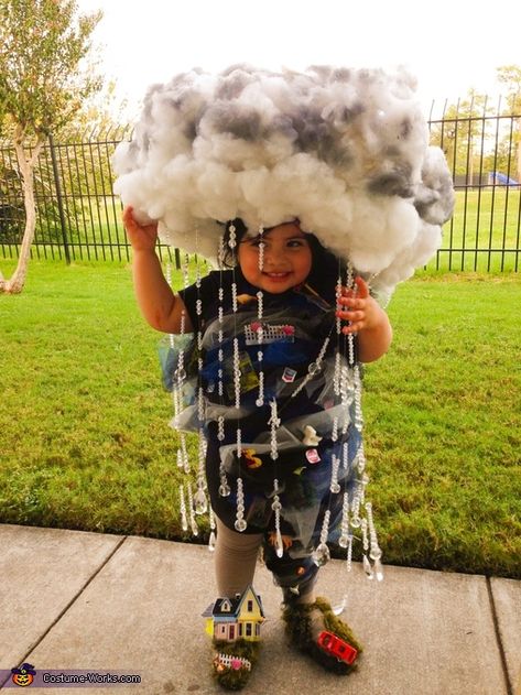 Lori: My daughter Penelope is a Twister Tornado. She is wearing a cloud hat complete with lighting and plane flying through, with clear bead rain falling, Her costume is made of... Tornado Costume, Diy Fantasia, Halloween Chic, Baby Kostüm, Costume Works, Diy Kostüm, Diy Halloween Costume, Unique Costumes, Creative Costumes