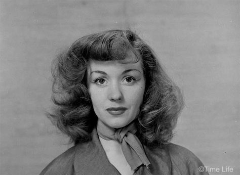 A-Post-War-Paris-Girl-1946 1950s Bangs, Hairstyles 1950s, Vintage Headwear, Vintage Bangs, Nina Leen, 1940s Hair, 1950s Housewife, Retro Updo