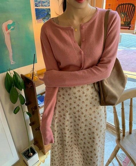 𝐫𝐚𝐢𝐧s on Tumblr Korean Spring Outfits, Outfits To Impress, Church Outfit, Seasonal Wardrobe, Day Outfits, Cute Spring Outfits, Mein Style, Cute Spring, Modest Fashion Outfits