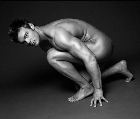 Black and White Photography of Figure. Anatomy Man Anatomy, Men Vs Women, Body Art Photography, Human Male, Figure Drawing Reference, Body Poses, Anatomy Reference, Male Poses, Male Physique