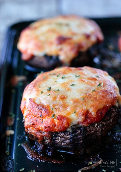 Easy Keto Lasagna stuffed portobello mushrooms - a hit with the whole family!  Low Carb and gluten free! Easy Keto Lasagna, Stuffed Portobellos, Monday Recipes, Stuffed Portobello Mushrooms, Keto Board, Stuffed Portobello, Keto Lasagna, Delicious Low Carb Recipes, Diner Recept