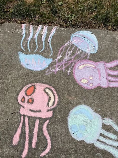 Chalk Drawing Ideas, Chalk Art Ideas, Chalk Drawings, Chalk Art, Jellyfish, Sea Creatures, Drawing Ideas, Chalkboard, Art Ideas