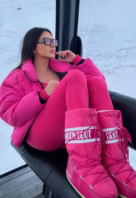 Snow Photoshoot, Fall Fashion Skirts, Ski Outfit, Stylish Winter Outfits, Winter Fashion Outfits Casual, Winter Outfits Cold, Snow Outfit, Cold Outfits, Skiing Outfit