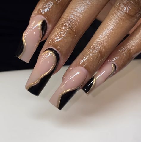 Short Black Gel X Nails, Black And Gold Nails Medium, Black And Gold Dipped Nails, Black And Gold Nails Black Women, Matt Black And Gold Nails, Masquerade Ball Nail Ideas, Black And Gold Prom Nails Acrylic, 30th Birthday Nails Design Black, Nail Inspo Black And Gold