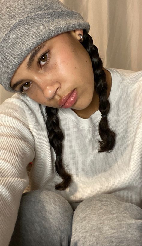 Beanie Outfit With Braids, Braided Hair With Beanie, Braid And Beanie, Beanie With Braids Outfit, Beanie And Braids Outfit, Beanies On Curly Hair, Braids With Beanie Hairstyles, Braid With Beanie, Curly Hair Winter Hat