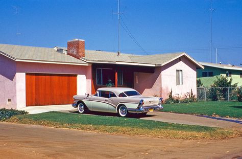 Shorpy Historic Picture Archive :: Suburban Buick: 1957 high-resolution photo Suburban Aesthetic, Suburban Landscape, 1957 Buick, 1950s House, Old Car, Aesthetic Themes, High Resolution Photos, Antennas, American Dream