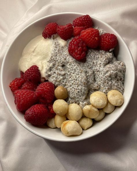 Chia Pudding Recipes, Healthy Food Dishes, Healthy Food Motivation, Healthy Lifestyle Food, Food Is Fuel, Chia Pudding, Food Obsession, Healthy Snacks Recipes, Macadamia