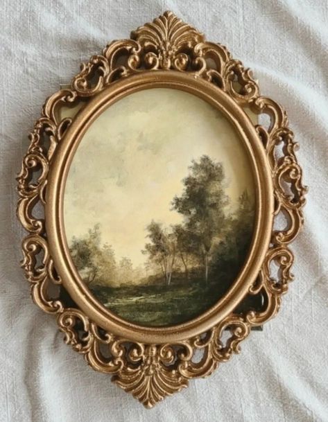 Vintage Painting Frame, Vintage Frame Aesthetic, Layered Picture Frames, Thrifting Moodboard, Painting In Frame, Diy Framed Art, European Cafe, Photography Set Up, Unique Picture Frames