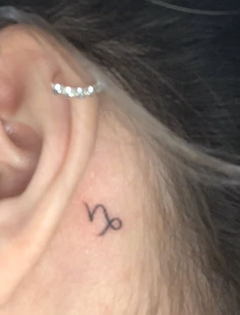 Aesthetic Capricorn Tattoos, Behind The Ear Tattoo Ideas Capricorn, Capricorn Behind Ear Tattoo, Capricorn Tattoo Aesthetic, Capicorn Tatoos Ideas, Tattoos Capricorn, Tiny Tattoo Placement, Tattoo Ear, Strong Tattoos