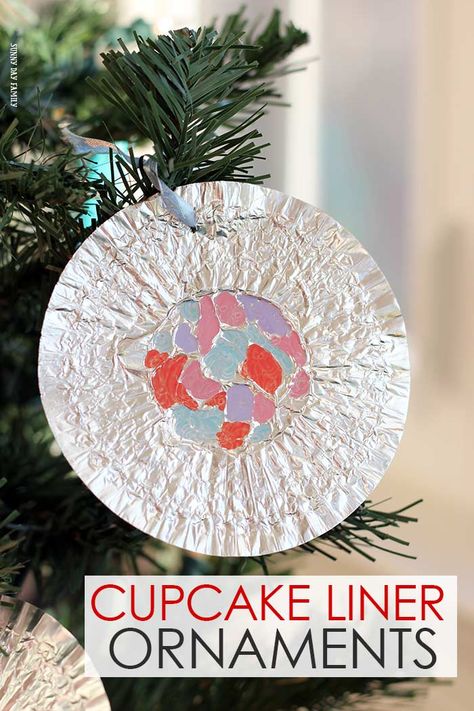 Kids can make these DIY Christmas ornaments inspired by Too Many Tamales. A fun make your own ornament craft for kids and a great upcycled Christmas craft too! #Christmasornaments #Christmascrafts #Christmasforkids #kidsbooks Library Christmas, Mexico Christmas, Upcycled Christmas, Christmas Preschool, Homeschooling Preschool, Easy Ornaments, Ornament Craft, Kid Projects, Homemade Ornaments