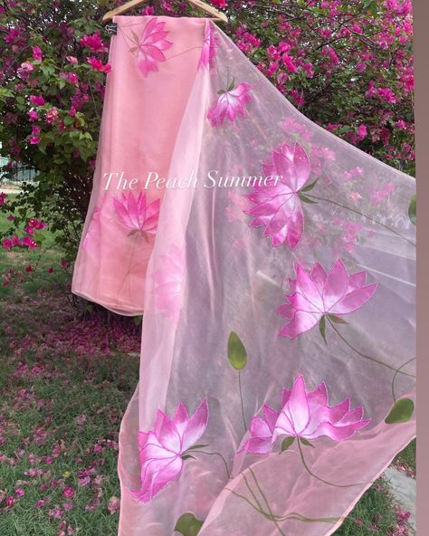 Handpainted Lotus Saree ____________________________ A symphony of handpainted and hand-embroidered pinkish white lotuses gracing pure silk organza. Every thread tells a story of artistry and timeless beauty. Shop from us for exclusive pieces that speak to your soul. . . . . . Shop now @thepeachsummer . . . . . . #sareelove #handcraftedfashion #pureelegance #thepeachsummer #thepeachsummercollection #shopnow #lotus #handpainted #handembroidered #celebrity #celebritystyle #réel #reels #reel... Organza Saree Painting Ideas, Lotus Saree, Lotus Painting, Saree Painting, Fashion Technology, Painted Fabric, Dress Painting, Set Saree, Hand Painted Fabric